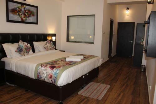 Hotel The Leenor Regency