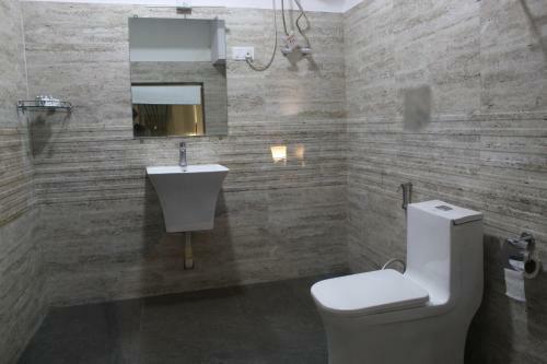 Hotel The Leenor Regency