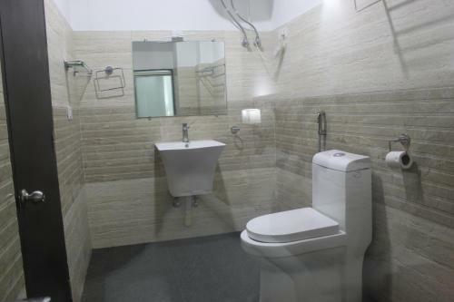 Hotel The Leenor Regency