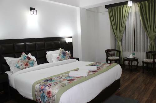 Hotel The Leenor Regency