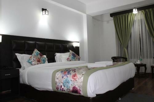 Hotel The Leenor Regency