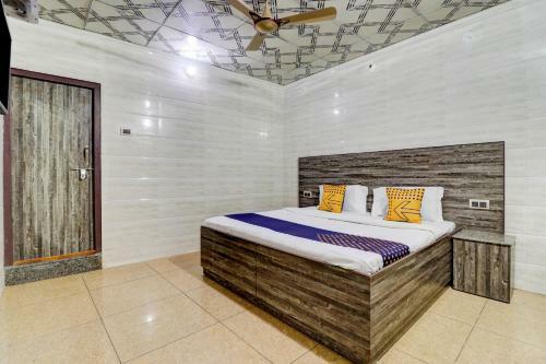 Hotel Spot On 78186 Ghanshyam Lodge