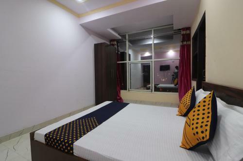 Red Rose Hotel