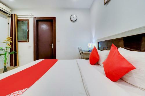 Oyo 82347 Hotel Silver Ray