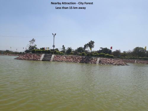 Oyo 82347 Hotel Silver Ray