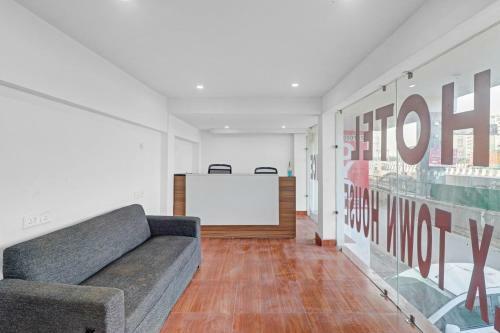 Oyo 85230 Hotel Alx Townhouse