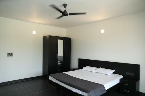 08 Bedroom Entire Villa Apartment Saligao