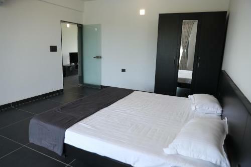 08 Bedroom Entire Villa Apartment Saligao