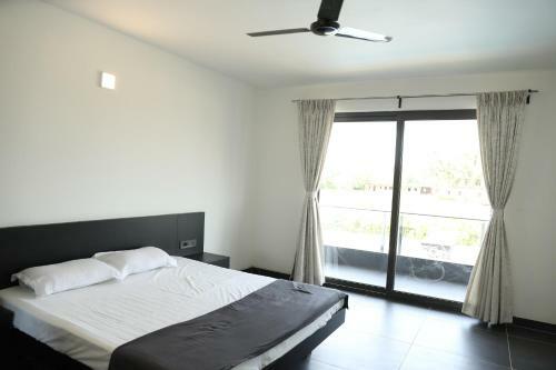 08 Bedroom Entire Villa Apartment Saligao