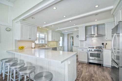 Oceanfront Villa With Private Beach Access, Remodeled Kitchen