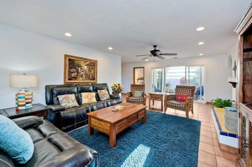Great Group Retreat! Hacienda Decor, Spacious Floor Plan, Private Backyard