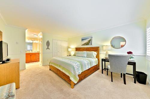 Beachie Carlsbad Condo
