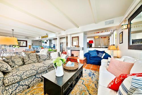 Cape Cod House In Capo Beach