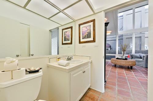 Cape Cod House In Capo Beach