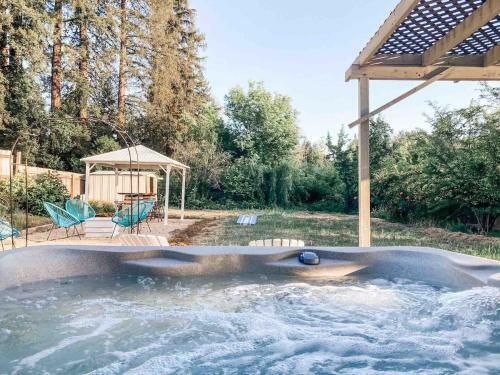Close To River & Wineries, 2br Cottage With Hottub Home