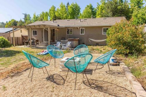 Close To River & Wineries, 2br Cottage With Hottub Home