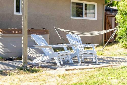 Close To River & Wineries, 2br Cottage With Hottub Home