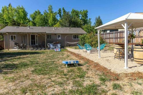 Close To River & Wineries, 2br Cottage With Hottub Home