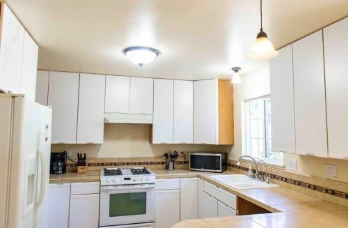 Close To River & Wineries, 2br Cottage With Hottub Home