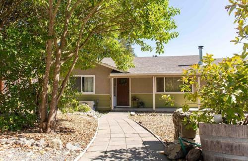 Close To River & Wineries, 2br Cottage With Hottub Home