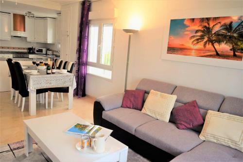 Fabulous 2 Bed 2 Bath Apartment !