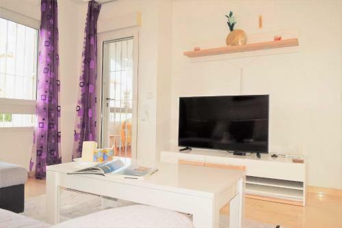Fabulous 2 Bed 2 Bath Apartment !