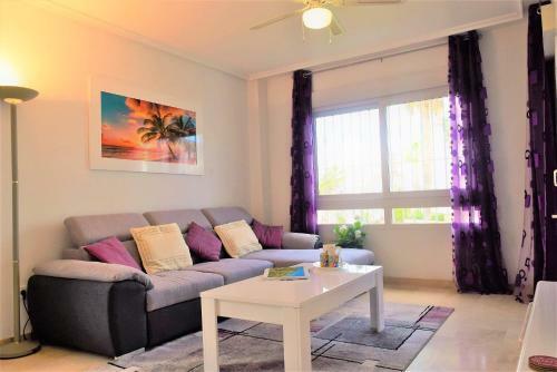 Fabulous 2 Bed 2 Bath Apartment !