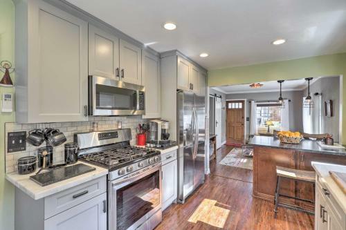 Charming Craftsman Cottage With Private Hot Tub
