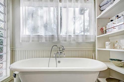 Peaceful Glen Ellen 3br With Deck, Garden & Parking! Home