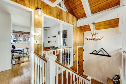 Lakefront Lodge