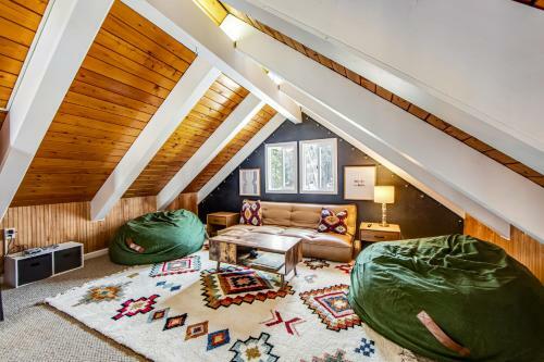 Lakefront Lodge