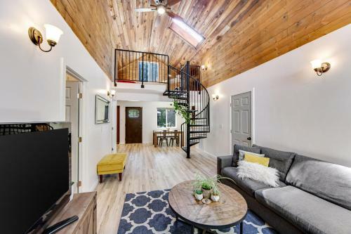 Canyon House