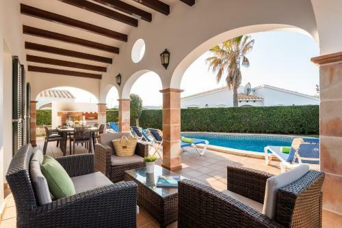 Villa Menorca Fucsia