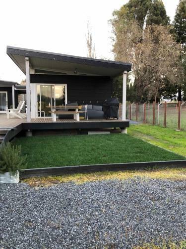 Modern, Secluded Retreat - Walk To The Plaza!