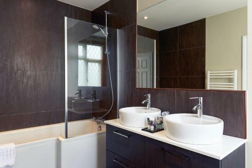 The Lambert Arms - A Bespoke Hotel
