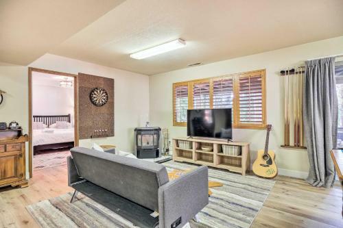 Pine Mountain Cabin With Hot Tub, 2 Mins To Marina!
