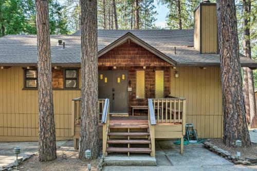 Pine Mountain Cabin With Hot Tub, 2 Mins To Marina!