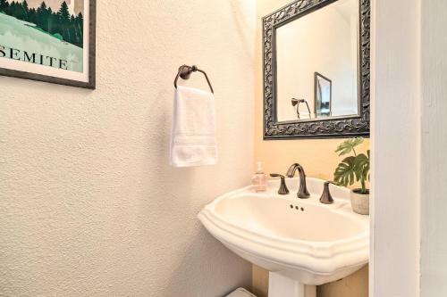 Pine Mountain Cabin With Hot Tub, 2 Mins To Marina!