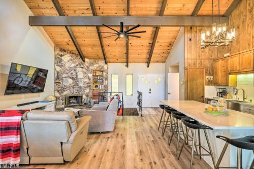 Pine Mountain Cabin With Hot Tub, 2 Mins To Marina!