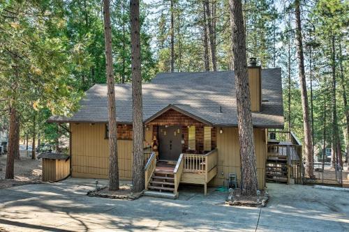 Pine Mountain Cabin With Hot Tub, 2 Mins To Marina!