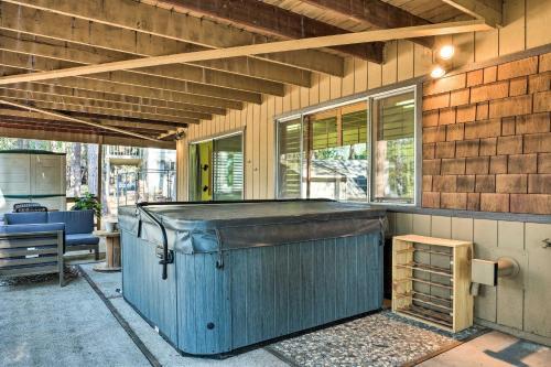 Pine Mountain Cabin With Hot Tub, 2 Mins To Marina!