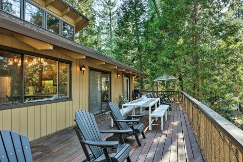 Pine Mountain Cabin With Hot Tub, 2 Mins To Marina!