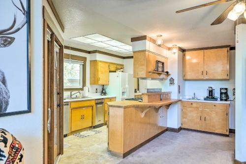 Cabin Less Than Half Mi To Pine Mountain Lake Marina!