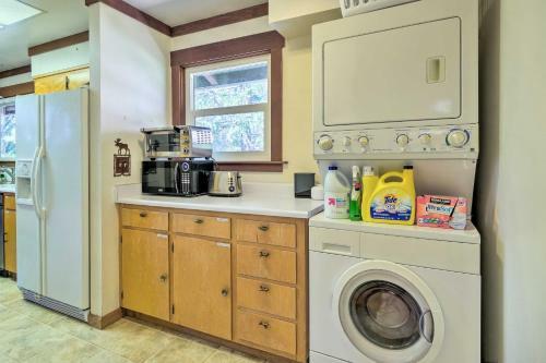 Cabin Less Than Half Mi To Pine Mountain Lake Marina!