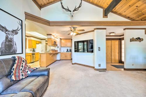 Cabin Less Than Half Mi To Pine Mountain Lake Marina!