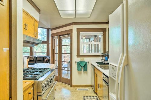 Cabin Less Than Half Mi To Pine Mountain Lake Marina!