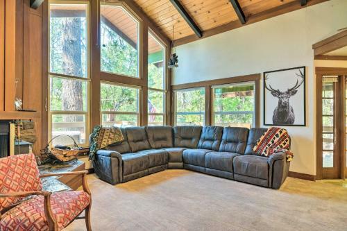 Cabin Less Than Half Mi To Pine Mountain Lake Marina!