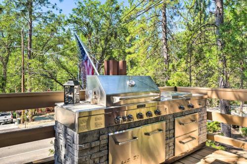 Cabin Less Than Half Mi To Pine Mountain Lake Marina!