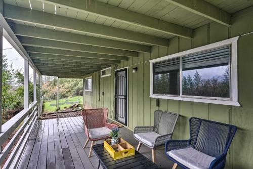 Charming And Pet-friendly Pine Grove Retreat!