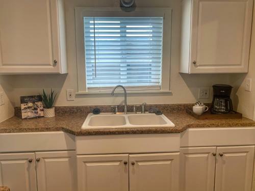 Villa Huntington Highlight - Pool, Patio, Close To Beach